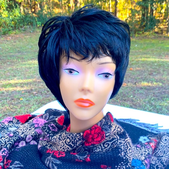 Wig - Picture 1 of 7